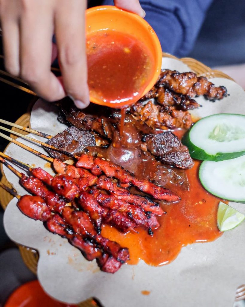 SATE MERAH  MERDEKA Keunikan dan Harga Homestay di Jogja 