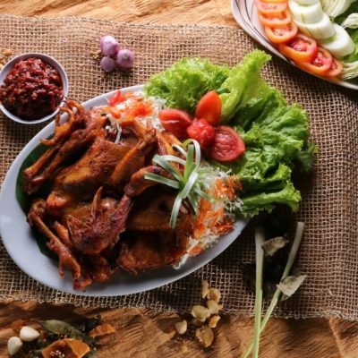 BERBURU KULINER AYAM DI JOGJA - Homestay di Jogja